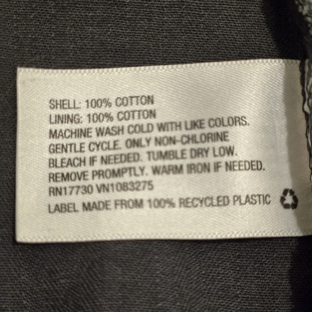 Sleeveless Zip-Up Vest - Picture 9 of 11